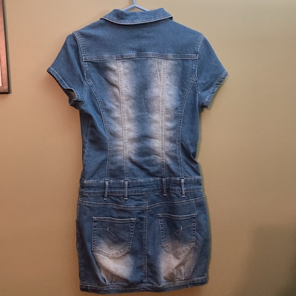 Venus jean shirt sleeve mini dress with buttons and zipper. - Picture 10 of 10